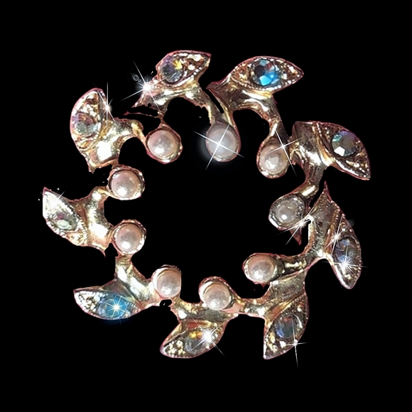 Circle of Leaves Brooch w/ Aurora Borealis Stones & Pearl - Picture 8 of 10